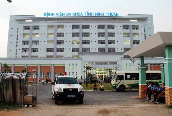 Ninh Thuận đưa người nhà bệnh nhân thứ 61 nhiễm Covid - 19 đi cách ly ảnh 1