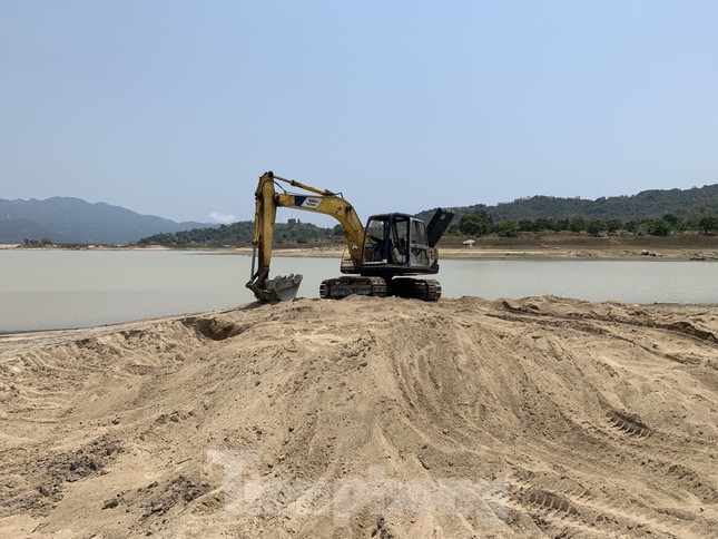 Hồ thuỷ lợi Khánh Hoà tan hoang vì 'cát tặc' ảnh 1