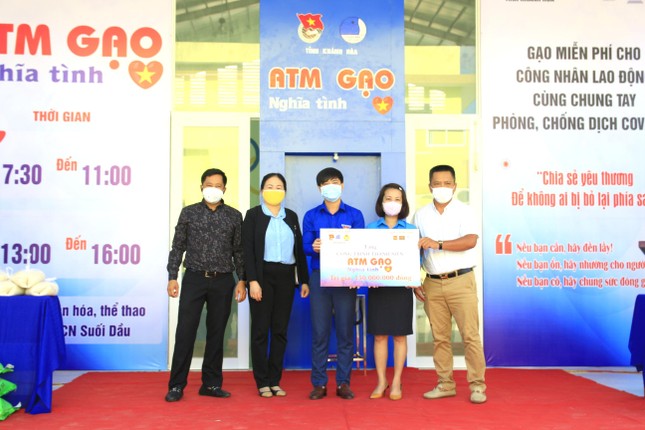 Tỉnh đoàn Khánh Hoà lắp ATM gạo nghĩa tình cho công nhân khu công nghiệp ảnh 2