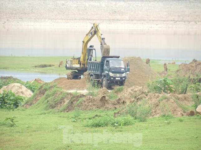 'Cát tặc' băm nát hồ thuỷ lợi, Chủ tịch huyện báo cáo không biết! ảnh 4