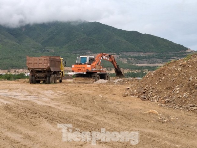 Vụ xây 'chui' tại khu đô thị sinh thái ở Nha Trang: 'Đá bóng' trách nhiệm? ảnh 4
