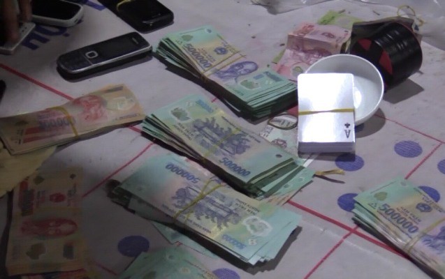 Bắt hơn 20 người, thu cả trăm triệu tại sới bạc trong vườn tràm ảnh 1