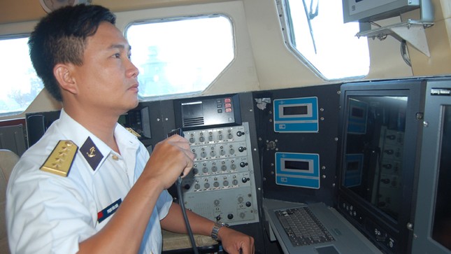 Những người trẻ can trường bám biển ảnh 2
