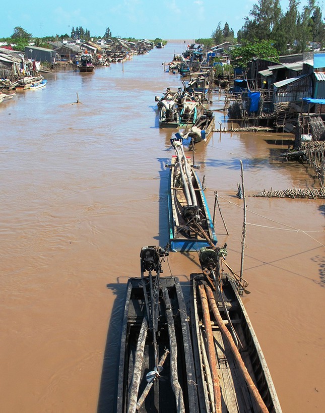 Chơi vơi trước biển - Kỳ I: Bấp bênh ảnh 1