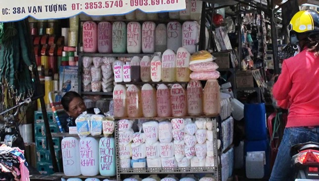'Chết mòn' với mỹ phẩm dỏm: Công nghệ chậu, xô dán tem hàng hiệu ảnh 2