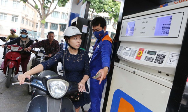 Đề xuất tăng thuế bảo vệ môi trường 8.000 đồng/lít xăng: Khó tạo đồng thuận ảnh 1