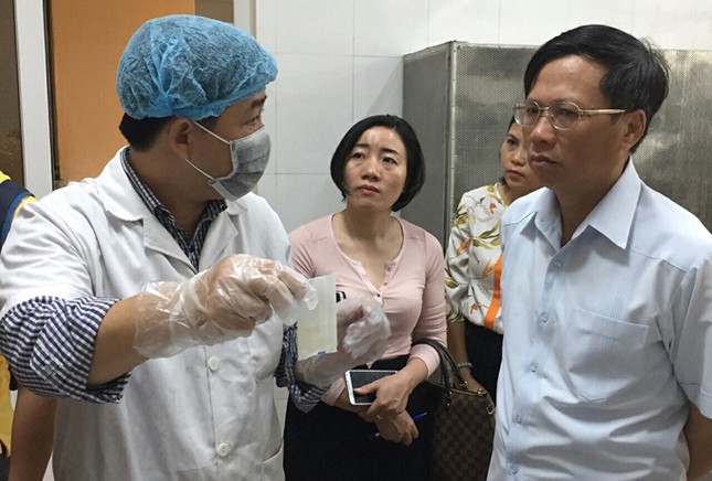 Phụ huynh sốc nhận tin rau nhiễm thuốc BVTV trong trường học ảnh 1