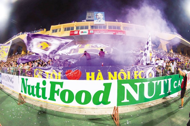 V-League, đường đến với tiền đạo thứ 12 ảnh 1