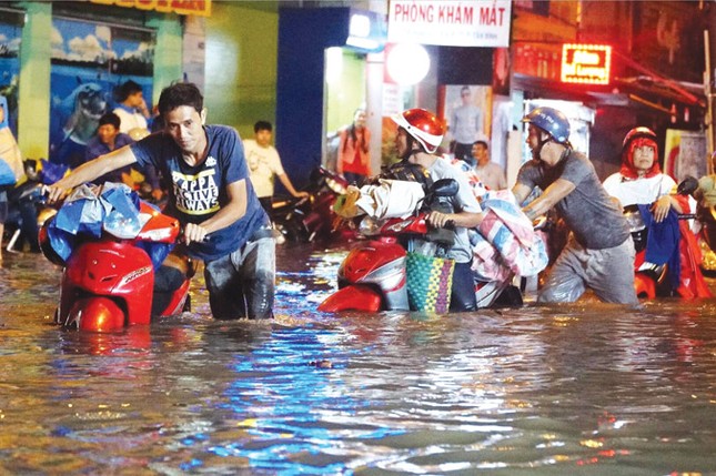 Vì sao TPHCM cứ mưa là ngập? ảnh 1