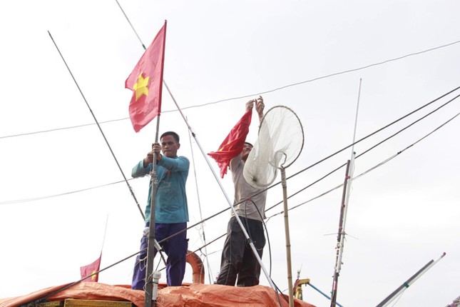 Tất niên trên tàu cá ảnh 2