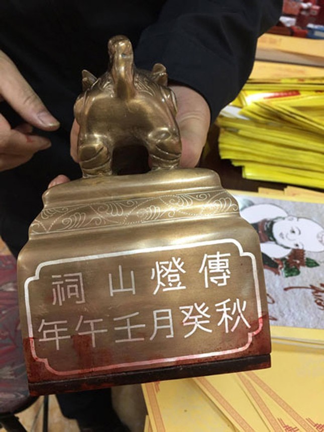 Ấn khắc sai chính tả? ảnh 1