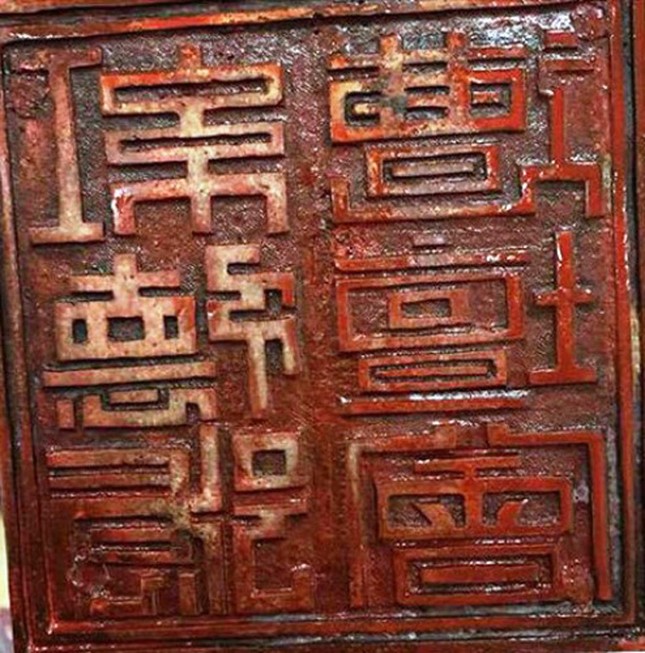 Ấn khắc sai chính tả? ảnh 2