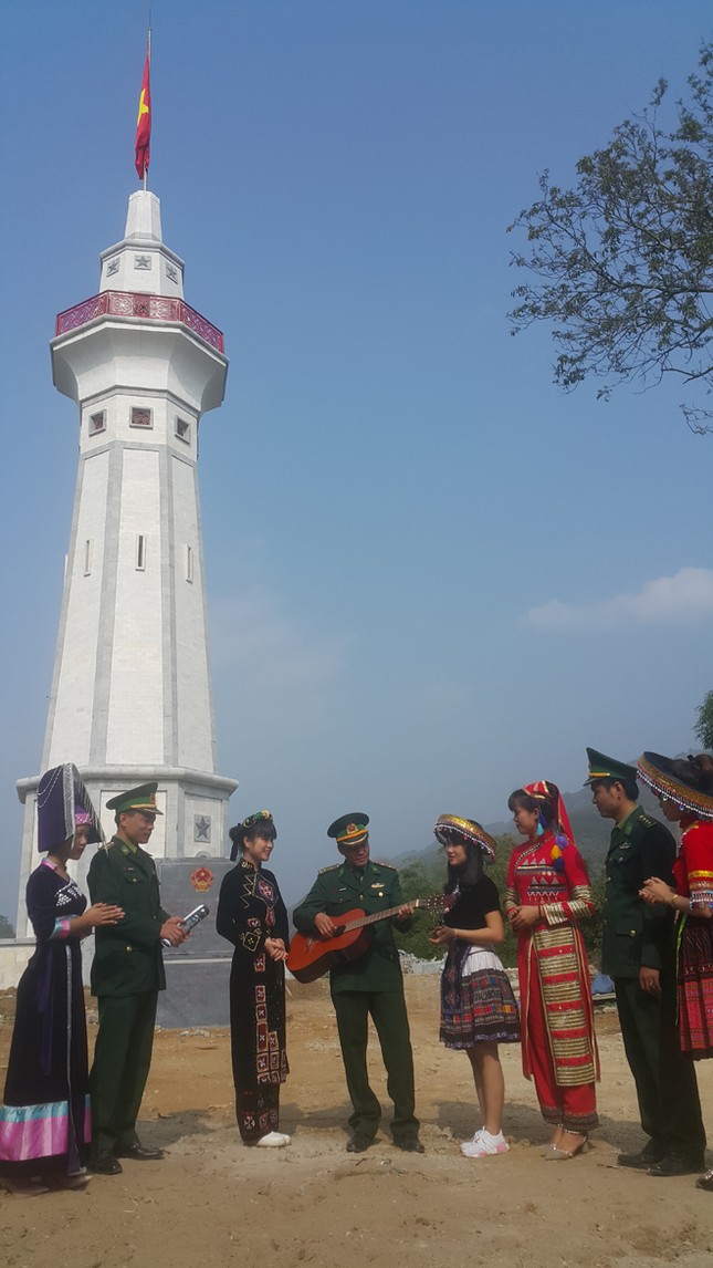 Nơi con sông Hồng chảy vào đất Việt ảnh 1