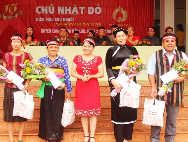 Đồng bào các dân tộc huyện Ea Kar trẩy hội hiến máu ảnh 3