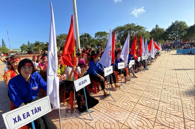 30 dân tộc anh em cổ vũ Chủ nhật Đỏ ở Krông Năng ảnh 2