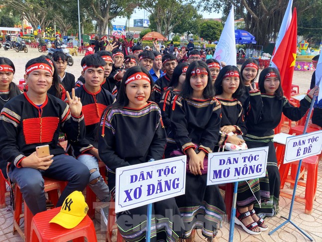 30 dân tộc anh em cổ vũ Chủ nhật Đỏ ở Krông Năng ảnh 3