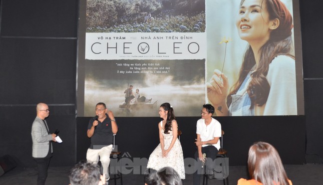 'Nhà anh trên đỉnh cheo leo'-MV quay cảnh đẹp như châu Âu của Võ Hạ Trâm ảnh 1