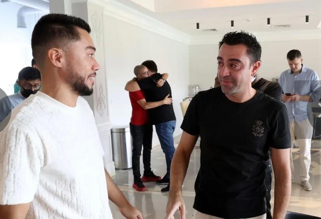 Xavi khóc nức nở trong ngày chia tay CLB Qatar ảnh 1
