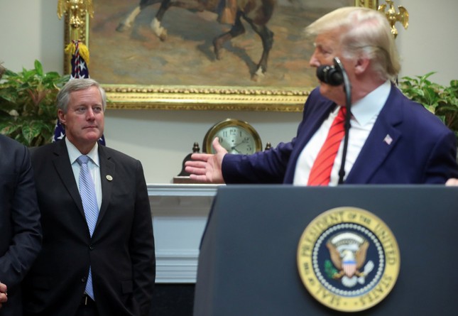 Cố vấn thân cận của ông Trump thừa nhận Mỹ ‘không thể kiểm soát đại dịch COVID-19’ ảnh 1