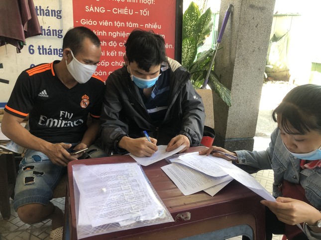 Số lao động xin trợ cấp thất nghiệp đã giảm: Nhiều người vẫn khốn khó ảnh 1