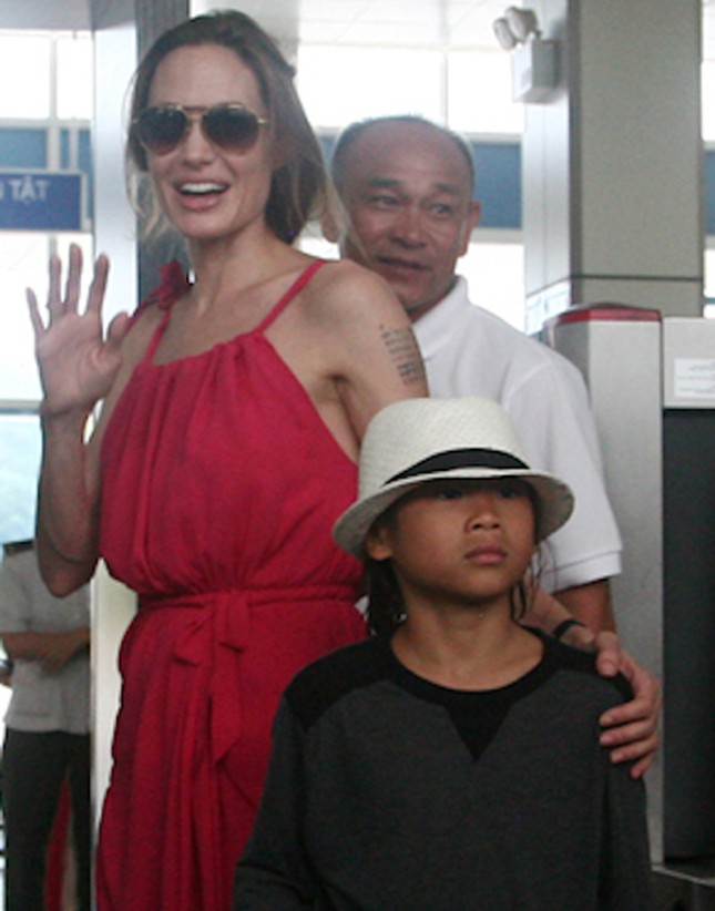 Chuyện paparazzi săn ảnh Brad Pitt - Angelina Jolie đến Việt Nam ảnh 1