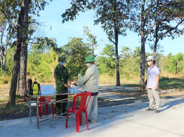 Vào vùng giáp Campuchia lấy mật ong, hai người bị đưa đi cách ly ảnh 1