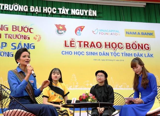 H'Hen Niê sẽ tìm cách gỡ khó khăn để học sinh quê nhà được đến lớp ảnh 7