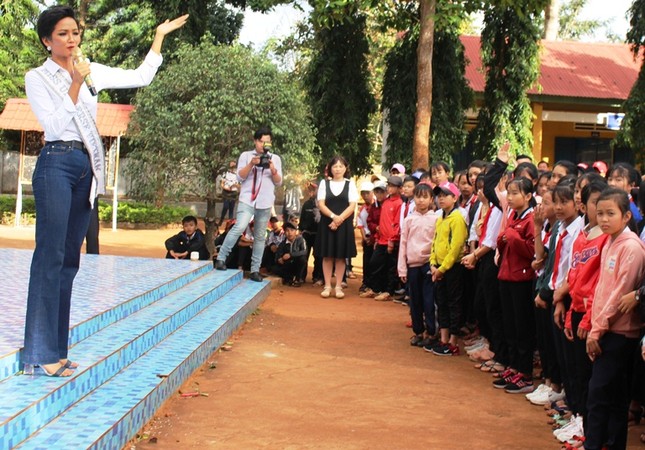 H'Hen Niê sẽ tìm cách gỡ khó khăn để học sinh quê nhà được đến lớp ảnh 3