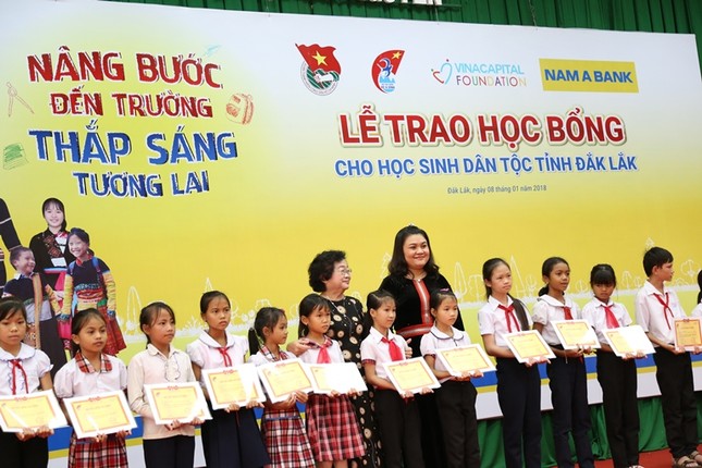 H'Hen Niê sẽ tìm cách gỡ khó khăn để học sinh quê nhà được đến lớp ảnh 6