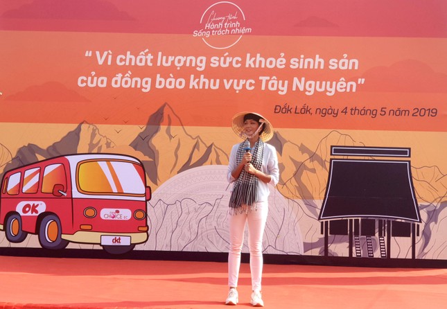 Hoa hậu H’ Hen Niê tham gia Hành trình sống trách nhiệm ảnh 1