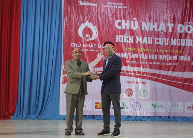 Nữ sinh M’đrắk đánh dấu tuổi 18 bằng cách hiến máu ảnh 4