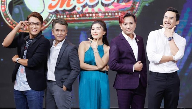 Showbiz 14/11: Hôn nhân thị phi của Trương Nghệ Mưu và vợ kém 31 tuổi ảnh 3