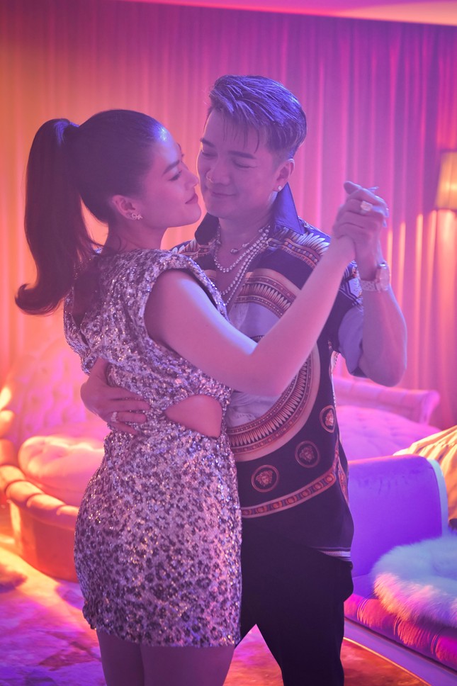 Sau Minh Tú, lộ diện mỹ nhân 'cặp kè' với Đàm Vĩnh Hưng ảnh 1