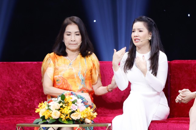 Dàn sao 'Mùi ngò gai' tái hợp, NSND Kim Xuân vui mừng gặp lại 'con gái' Ngọc Trinh ảnh 3