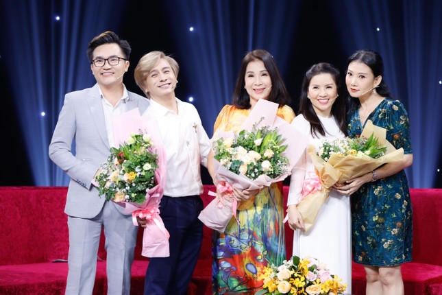 Dàn sao 'Mùi ngò gai' tái hợp, NSND Kim Xuân vui mừng gặp lại 'con gái' Ngọc Trinh ảnh 2