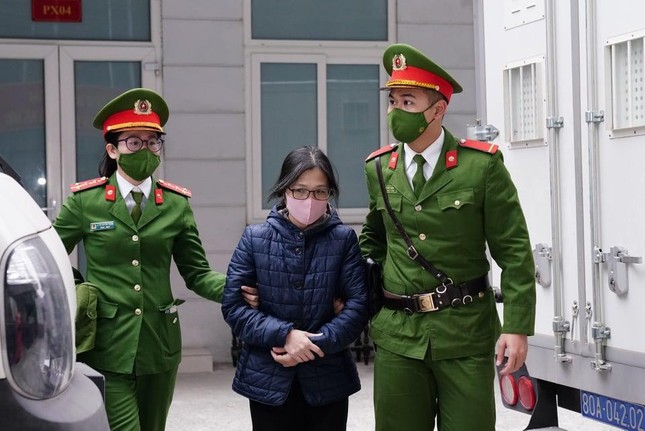 Vợ ông Nguyễn Đức Chung vắng mặt trong phiên toà xét xử chồng ảnh 2