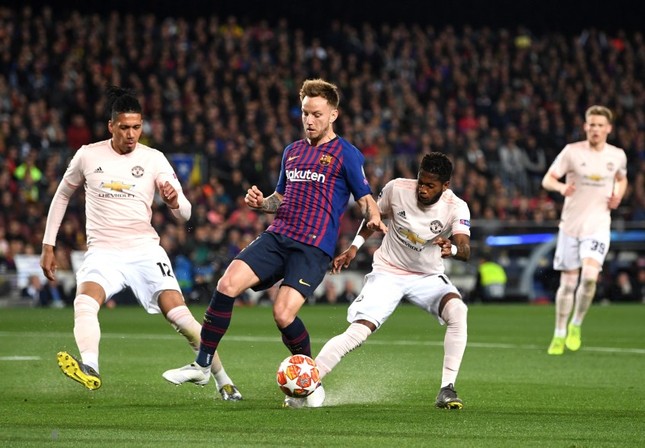 Messi gieo sầu cho M.U, Barcelona vào bán kết Champions League ảnh 14