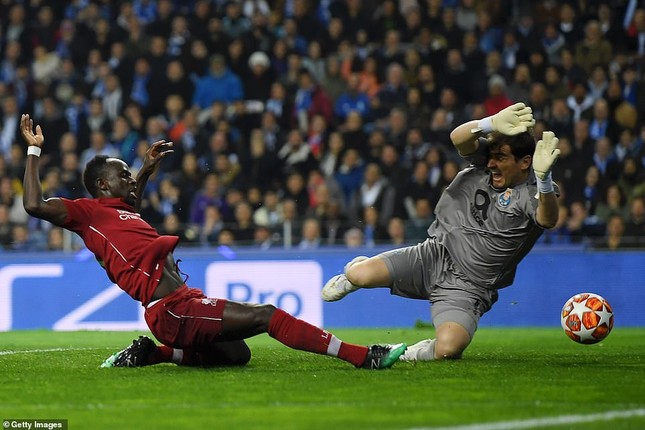 Liverpool gặp Barcelona ở bán kết Champions League ảnh 1