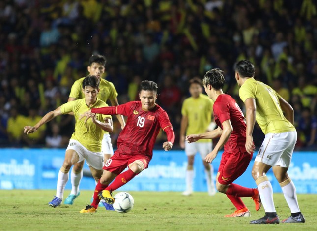 Anh Đức ghi bàn phút bù giờ, tuyển Việt Nam hạ Thái Lan vào chung kết King's Cup ảnh 19
