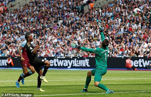 Sterling lập hat-trick, Man City vùi dập West Ham ảnh 13