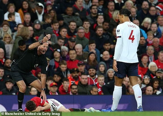 VAR 2 lần trợ giúp, M.U vẫn không thắng được Liverpool ảnh 13