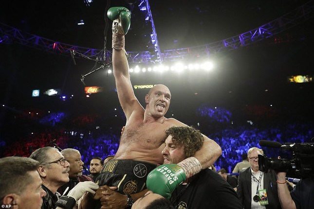 Hạ knock-out Wilder, Tyson Fury vô địch WBC thế giới ảnh 5