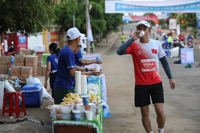 Tiền Phong Marathon 2020: Những ngôi vô địch xứng đáng ảnh 24