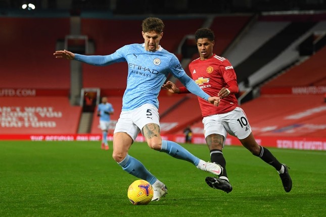 VAR tước phạt đền, M.U chia điểm với Man City ảnh 10