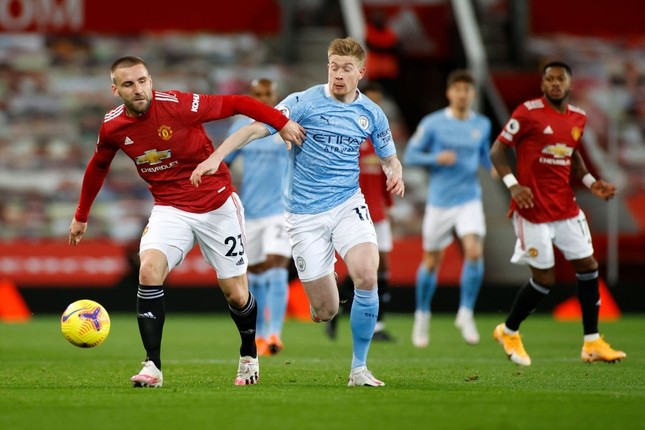 VAR tước phạt đền, M.U chia điểm với Man City ảnh 9