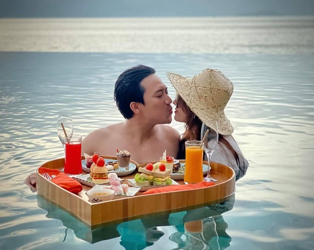 Ảnh Trấn Thành - Hari Won tình tứ trong bồn tắm kỷ niệm 1500 ngày yêu gây tranh cãi ảnh 6