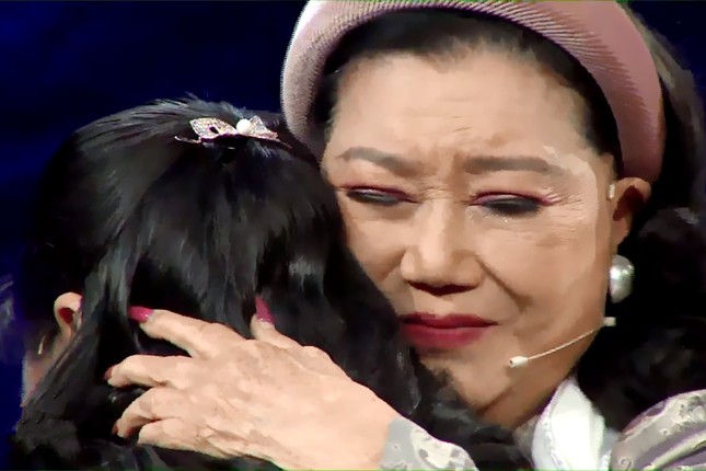 NSND Kim Cương nghẹn ngào đoàn tụ con gái nuôi sau 45 năm thất lạc ảnh 3