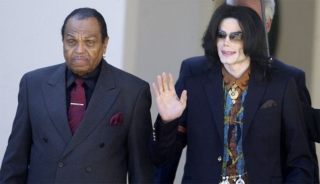 Showbiz 23/6: Bố Michael Jackson bị ung thư giai đoạn cuối ảnh 1