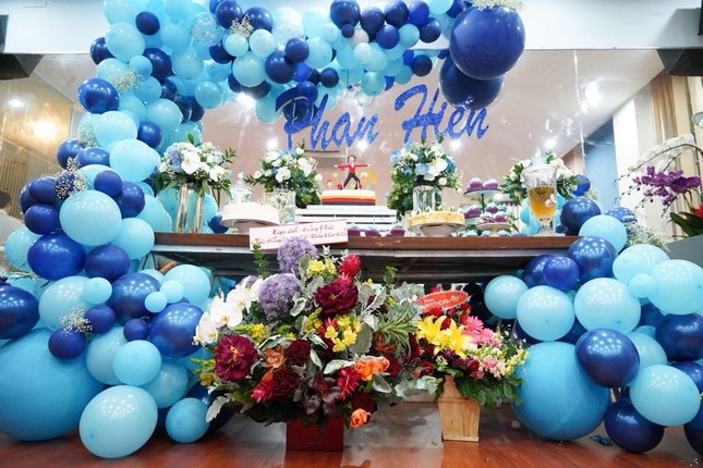 Khánh Thi nén đau sau sinh mổ để tổ chức sinh nhật cho Phan Hiển ảnh 2