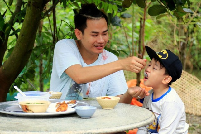 Rơi nước mắt với nỗ lực cứu con 7 ngày tuổi bị tim bẩm sinh của MC VTV ảnh 1